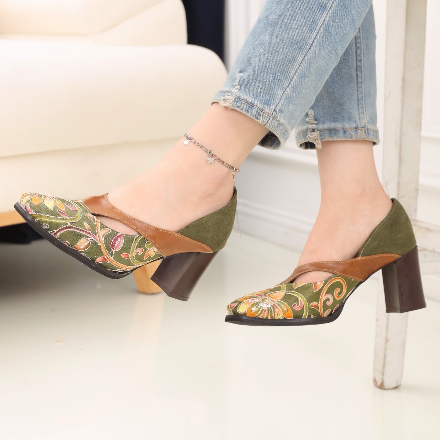 Embroidered Floral Slingback
